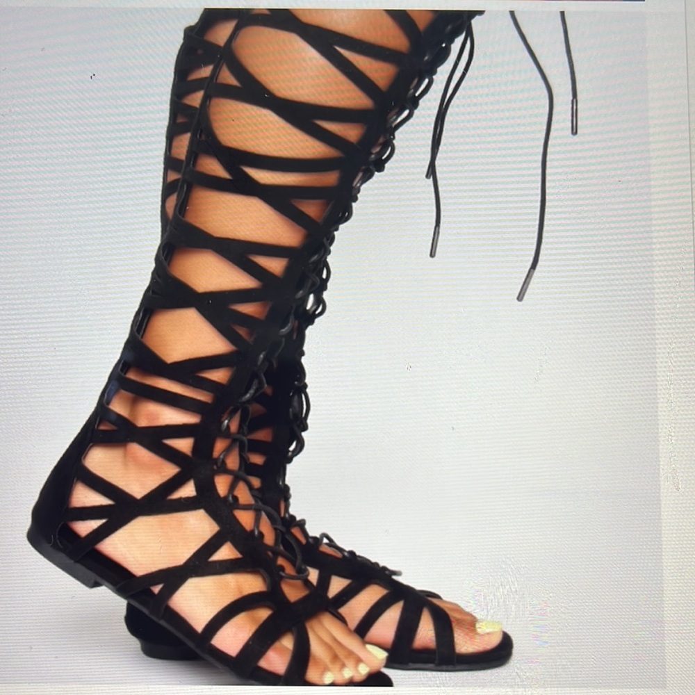 Cape Robbin Trinity Black Suede Flat Gladiator Lace Up  Sandals Size 6